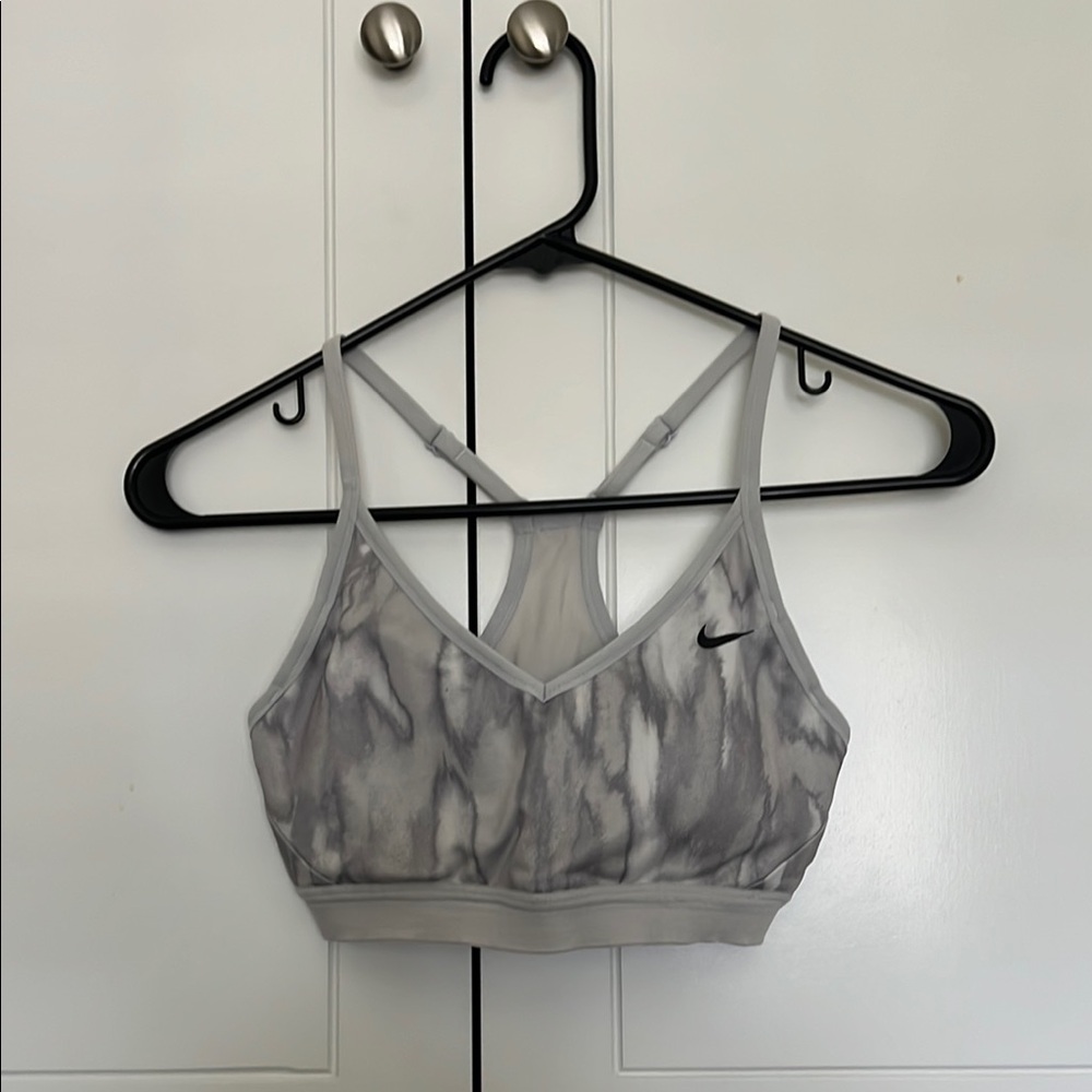 Nike Gray Sports Bra with Scoop Neckline and Stretchy Fabric